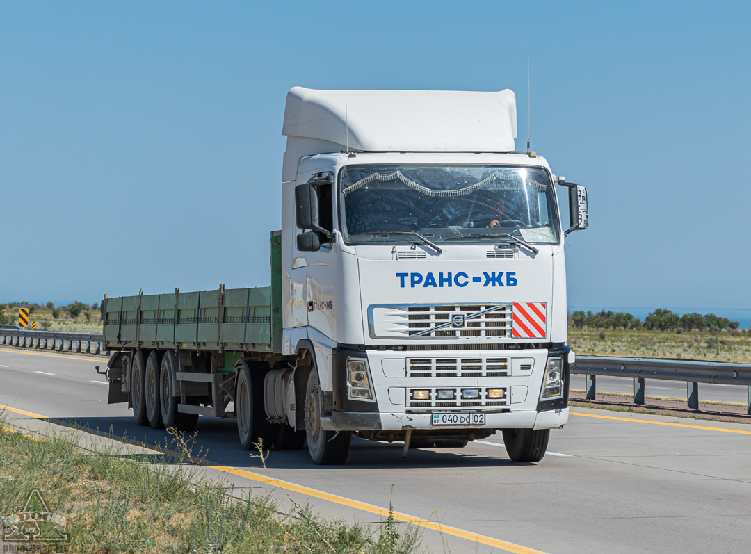 Алматы, № 040 DC 02 — Volvo ('2002) FH12.380