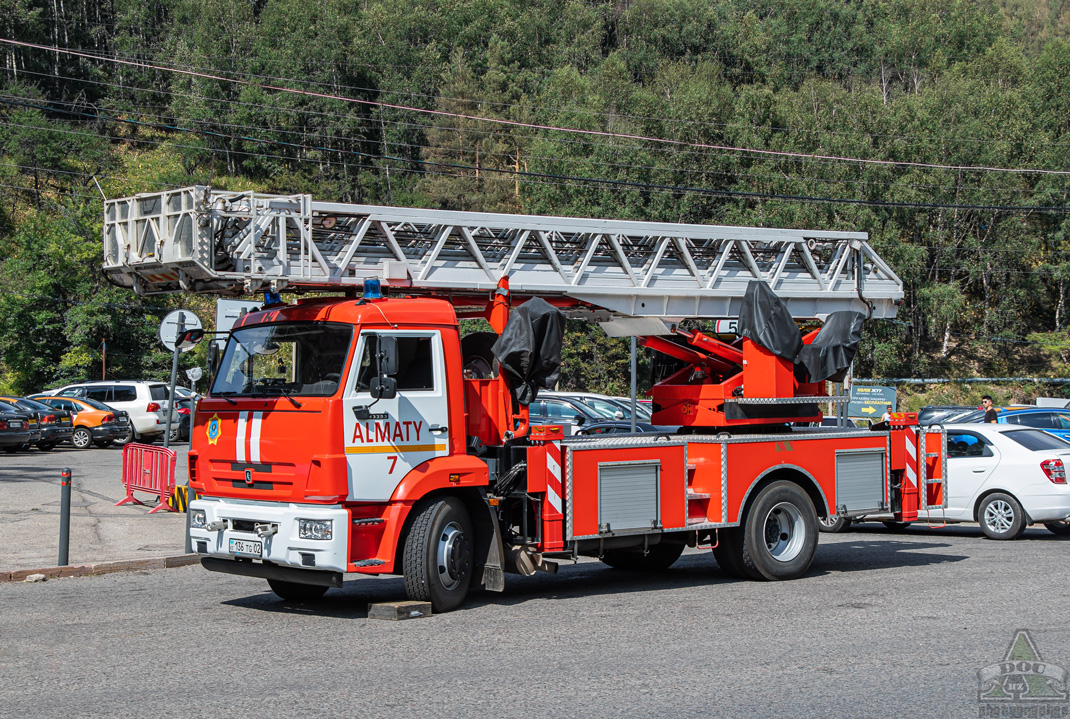 Алматы, № 136 TG 02 — КамАЗ-43253-R4(28)