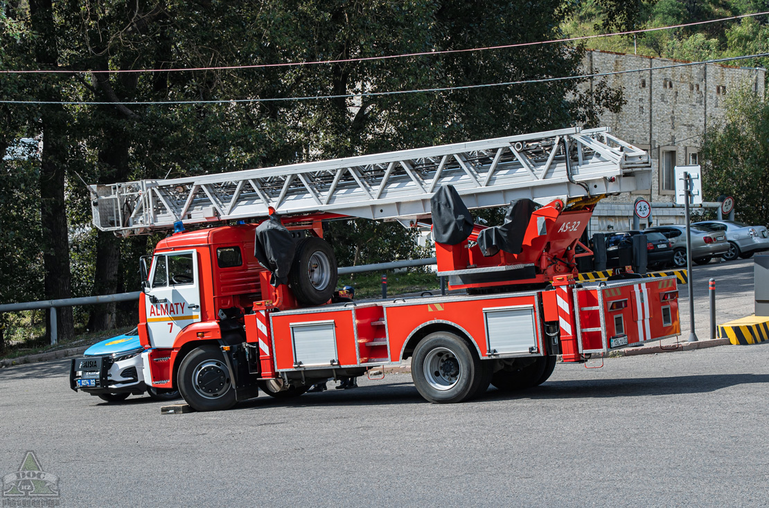 Алматы, № 136 TG 02 — КамАЗ-43253-R4(28)