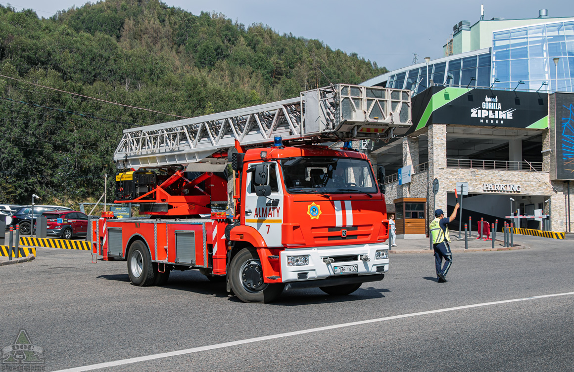 Алматы, № 136 TG 02 — КамАЗ-43253-R4(28)