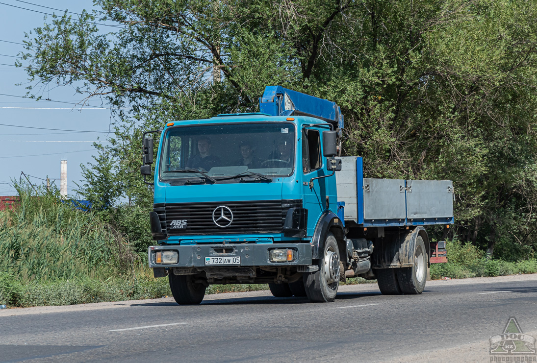 Алматинская область, № 732 AW 05 — Mercedes-Benz SK 1733