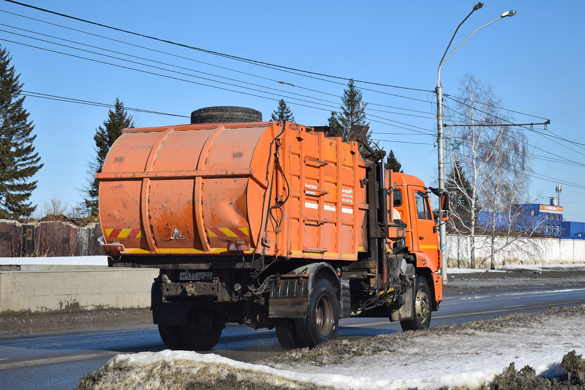 Алтайский край, № М 935 ХВ 22 — КамАЗ-43253-R4(28)