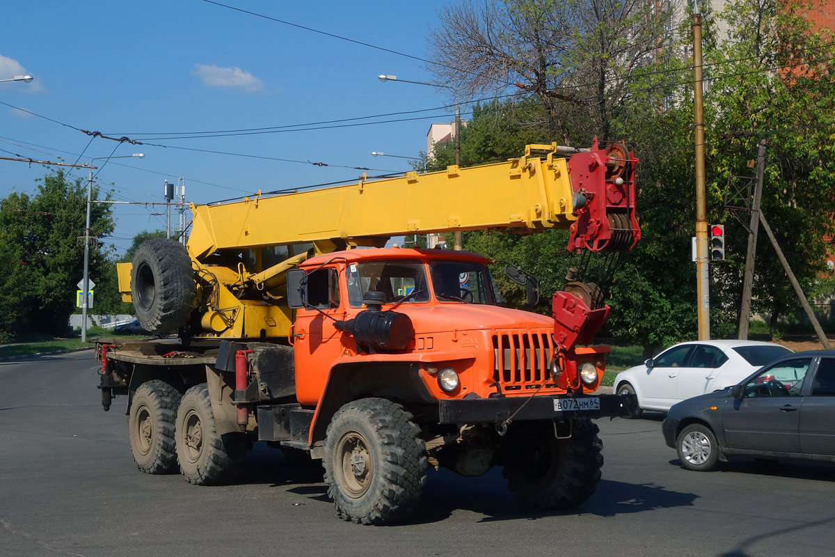 Саратовская область, № В 072 НМ 64 — Урал-5557-10