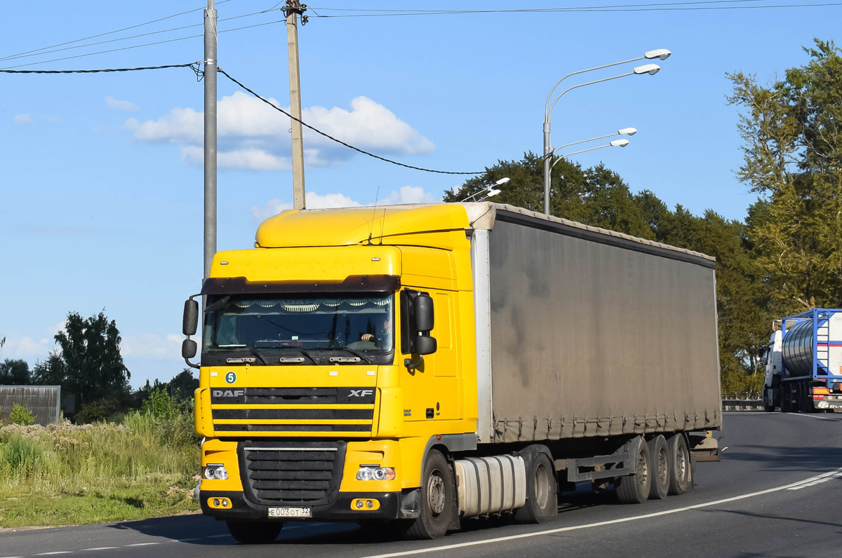 Курская область, № Е 003 ОТ 32 — DAF XF105 FT