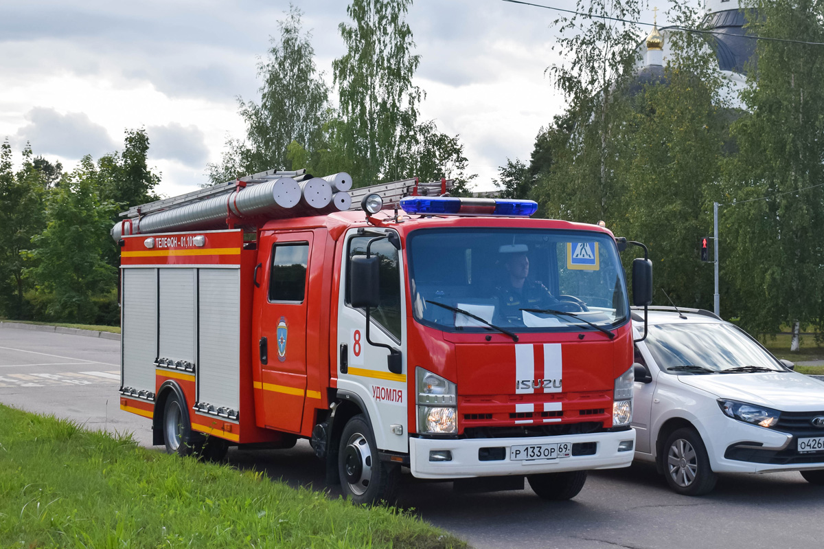 Тверская область, № Р 133 ОР 69 — Isuzu NPR75 [Z7X]