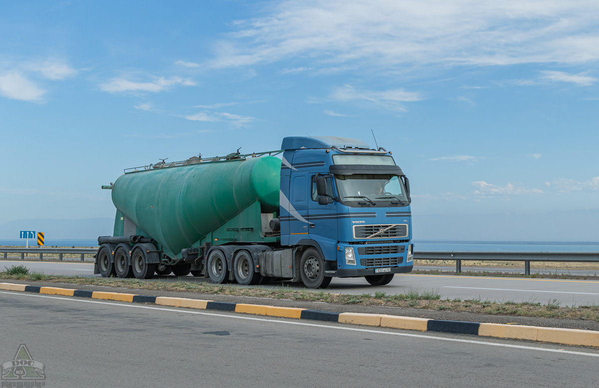 Алматы, № 522 AG 02 — Volvo ('2002) FH12.480