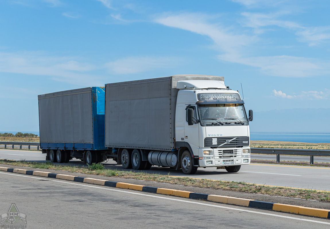 Алматинская область, № 824 APT 05 — Volvo ('1993) FH12.420