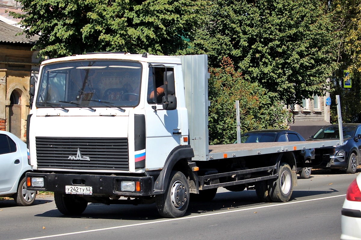 Рязанская область, № У 242 ТУ 62 — МАЗ-437043