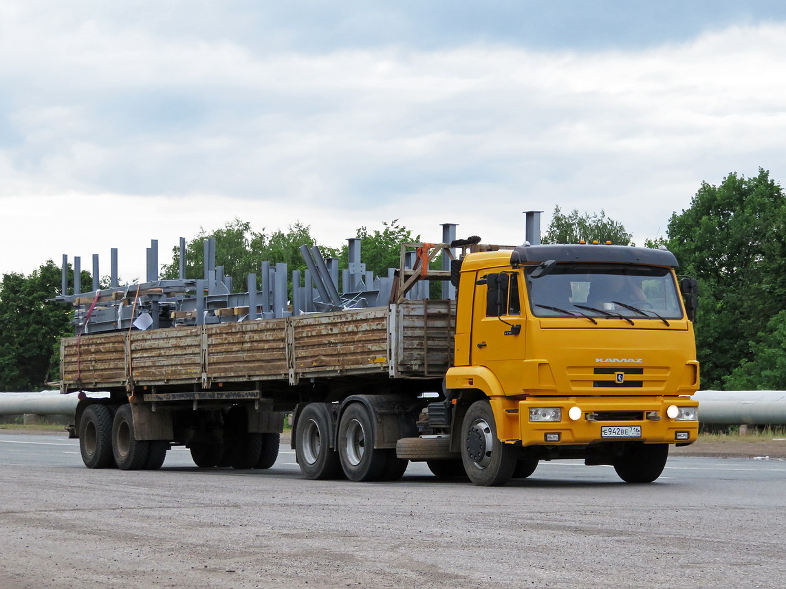 Татарстан, № Е 942 ВЕ 716 — КамАЗ-65116-A4(23)