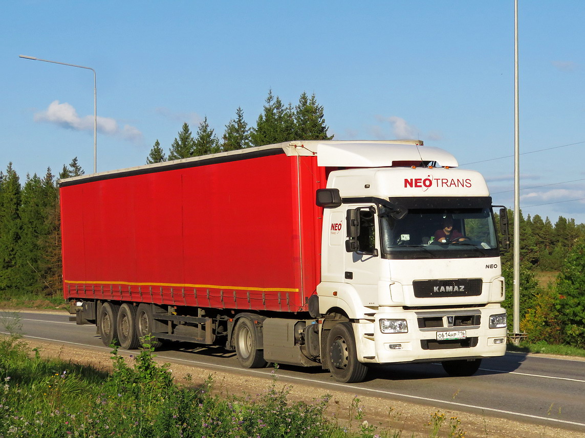 Татарстан, № О 614 НР 716 — КамАЗ-5490-DC(87)