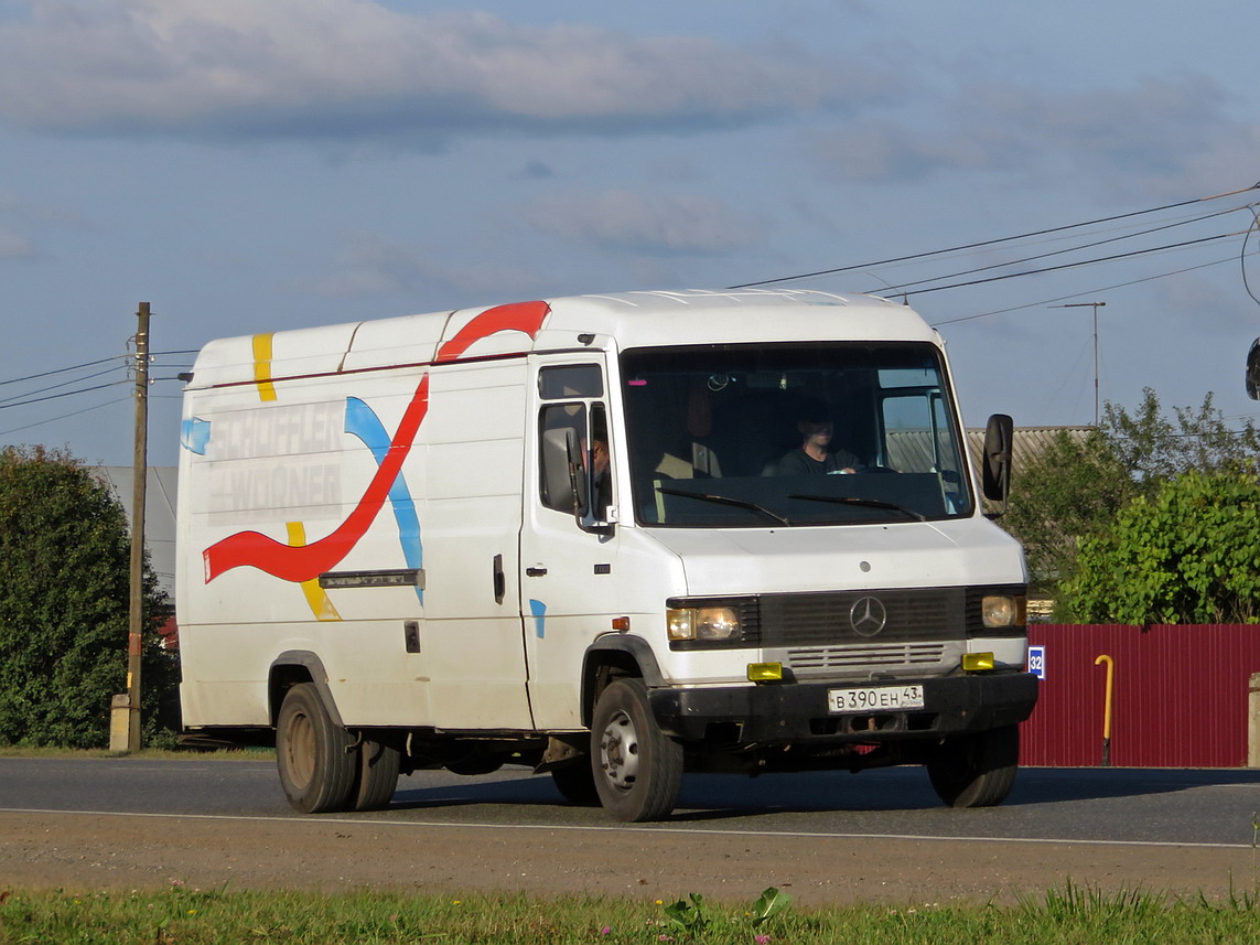 Кировская область, № В 390 ЕН 43 — Mercedes-Benz T2 ('1986) 711