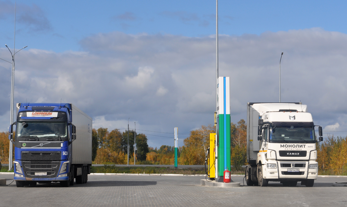 Новосибирская область, № 54224 — Volvo ('2012) FH.420; Омская область, № Х 061 АС 55 — КамАЗ-5490-S5(87)