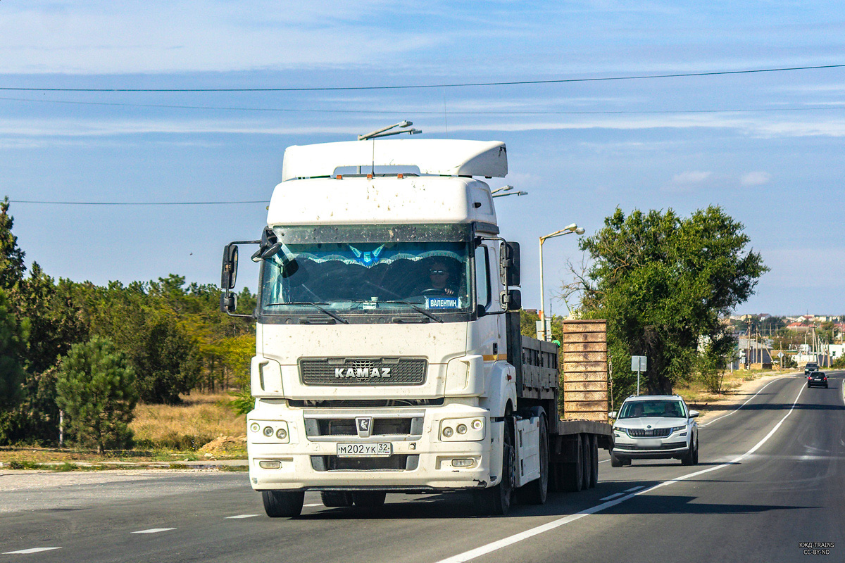 Брянская область, № М 202 УК 32 — КамАЗ-5490-T5(68)