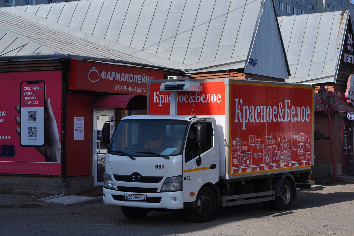 Омская область, № 681 — Hino 300