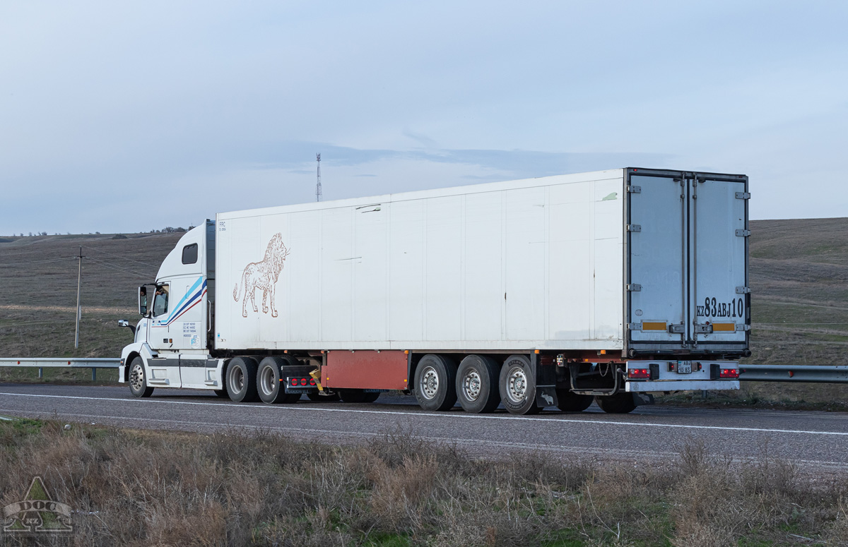 Костанайская область, № 83 ABJ 10 — Schmitz Cargobull S.KO (SCB*S3B) общ.мод