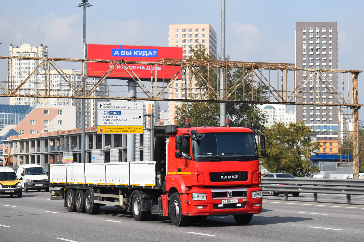 Москва, № Е 028 КУ 797 — КамАЗ-5490-S5(87)