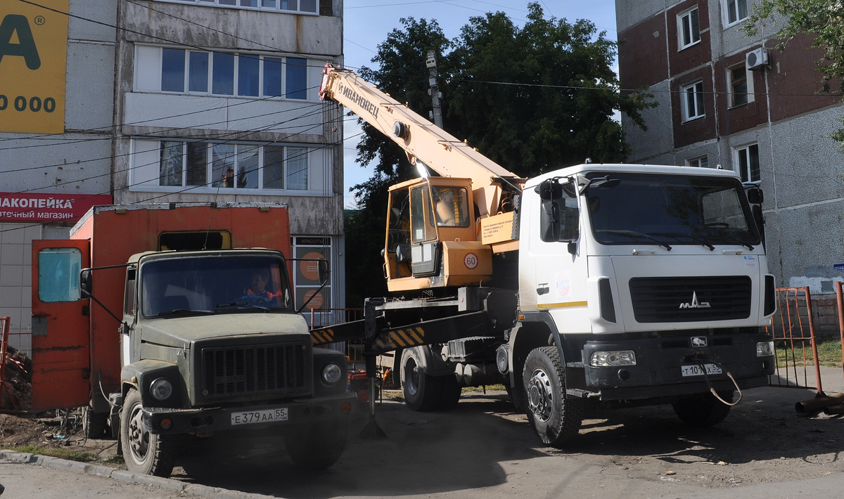 Омская область, № Е 379 АА 55 — ГАЗ-3307; Омская область, № Т 101 АХ 55 — МАЗ-5340B2