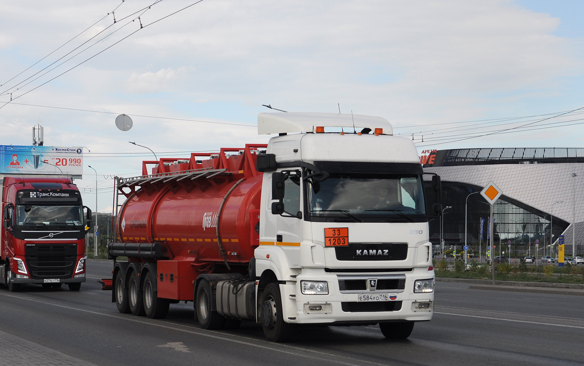 Татарстан, № Е 584 УО 716 — КамАЗ-5490-S5(87)