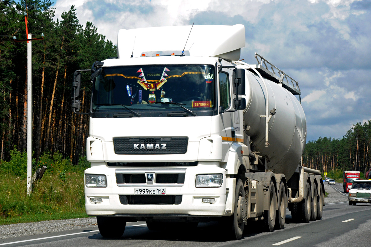 Кемеровская область, № Т 999 КЕ 142 — КамАЗ-65206-T5(68)