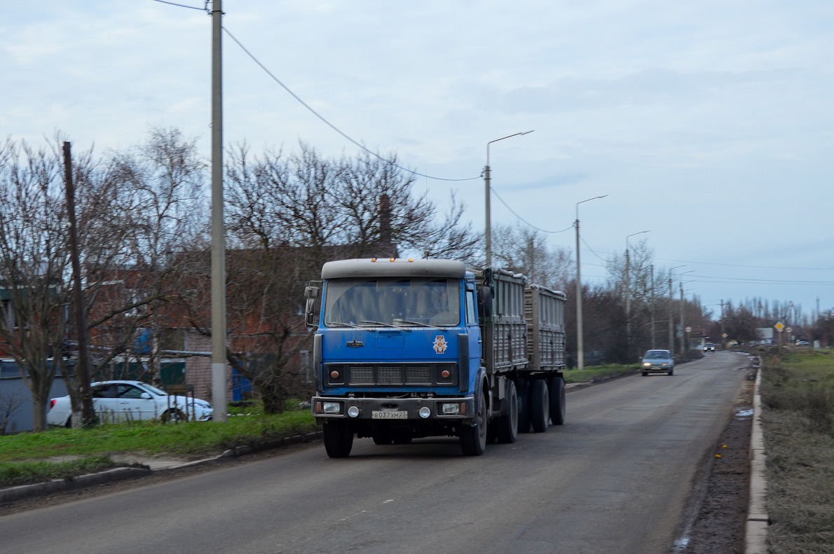 Краснодарский край, № В 037 ХМ 23 — МАЗ-53371