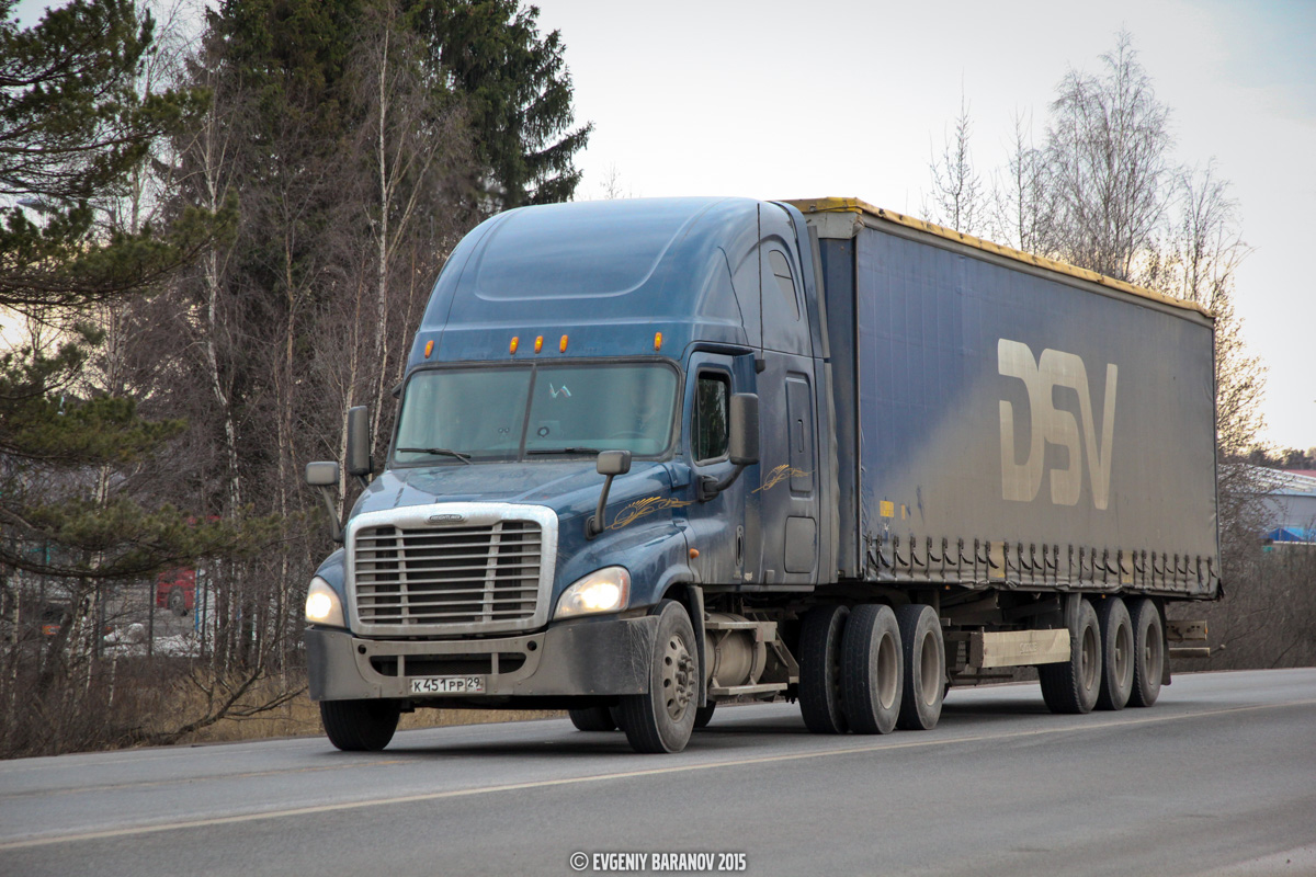 Архангельская область, № К 451 РР 29 — Freightliner Cascadia