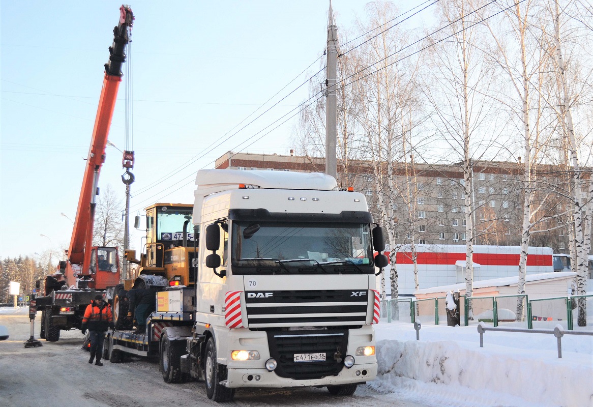 Удмуртия, № Е 471 ЕС 18 — DAF XF105 FT; Удмуртия — Спецтехника с нечитаемыми на фото номерами