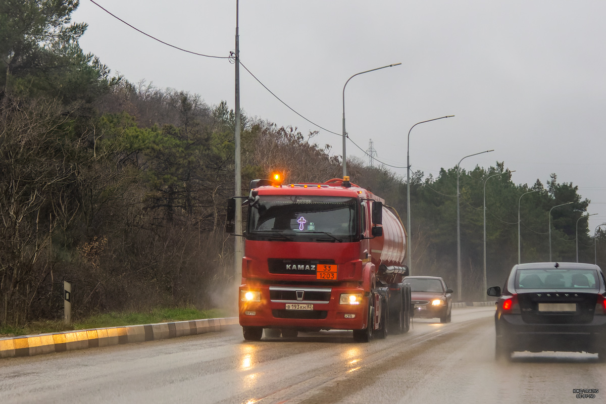 Крым, № В 193 КН 82 — КамАЗ-5490-S5(87)
