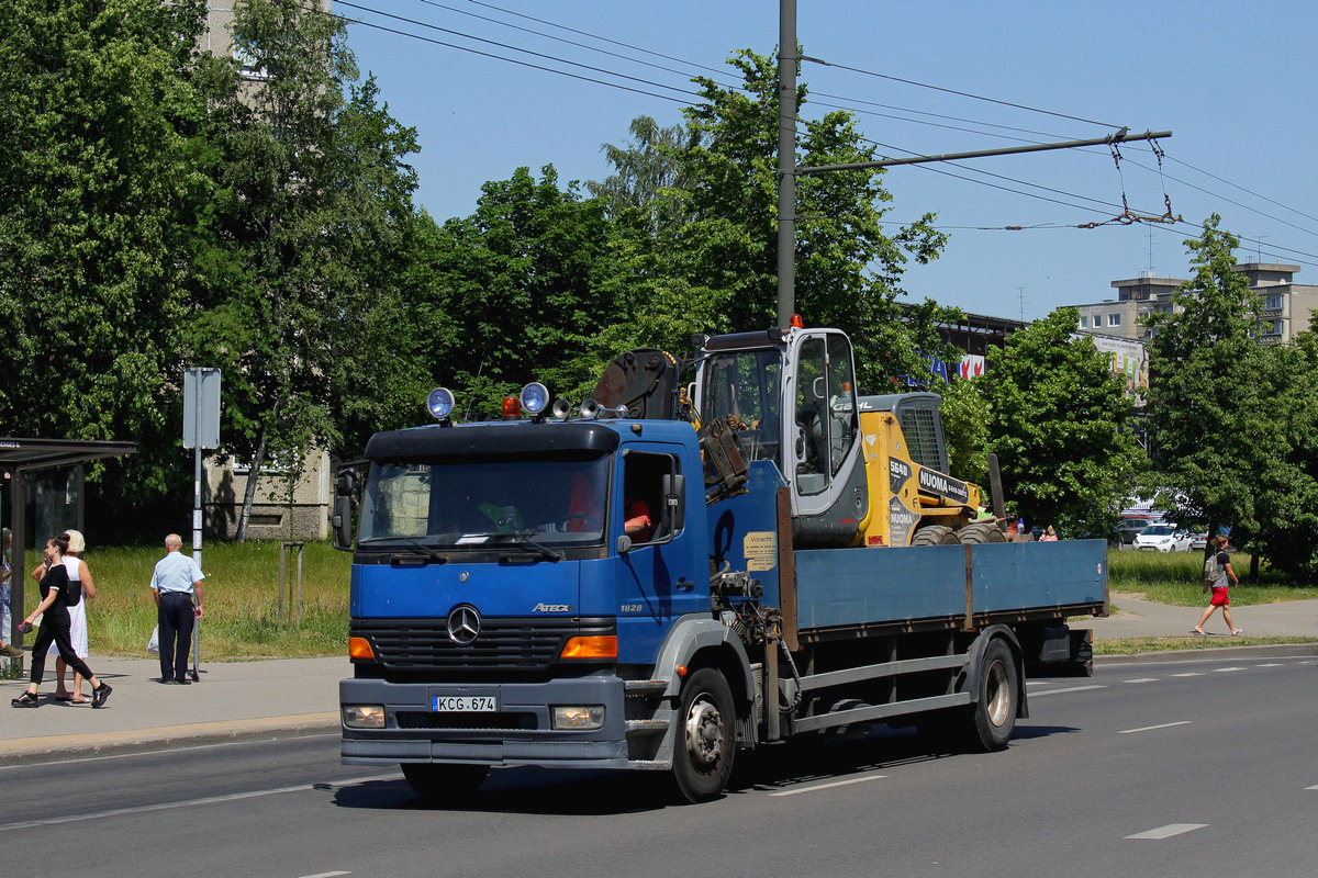 Литва, № KCG 674 — Mercedes-Benz Atego 1828; Литва — Спецтехника с нечитаемыми на фото номерами