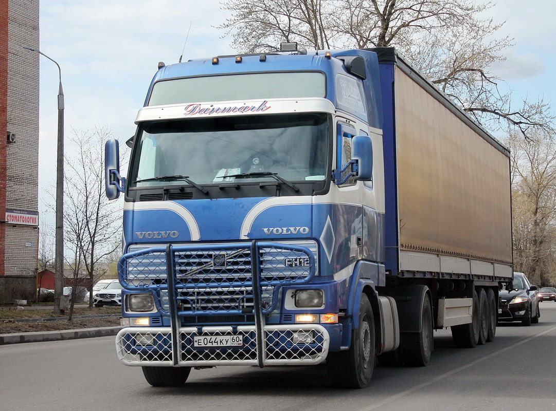 Псковская область, № Е 044 КУ 60 — Volvo ('1993) FH12.420