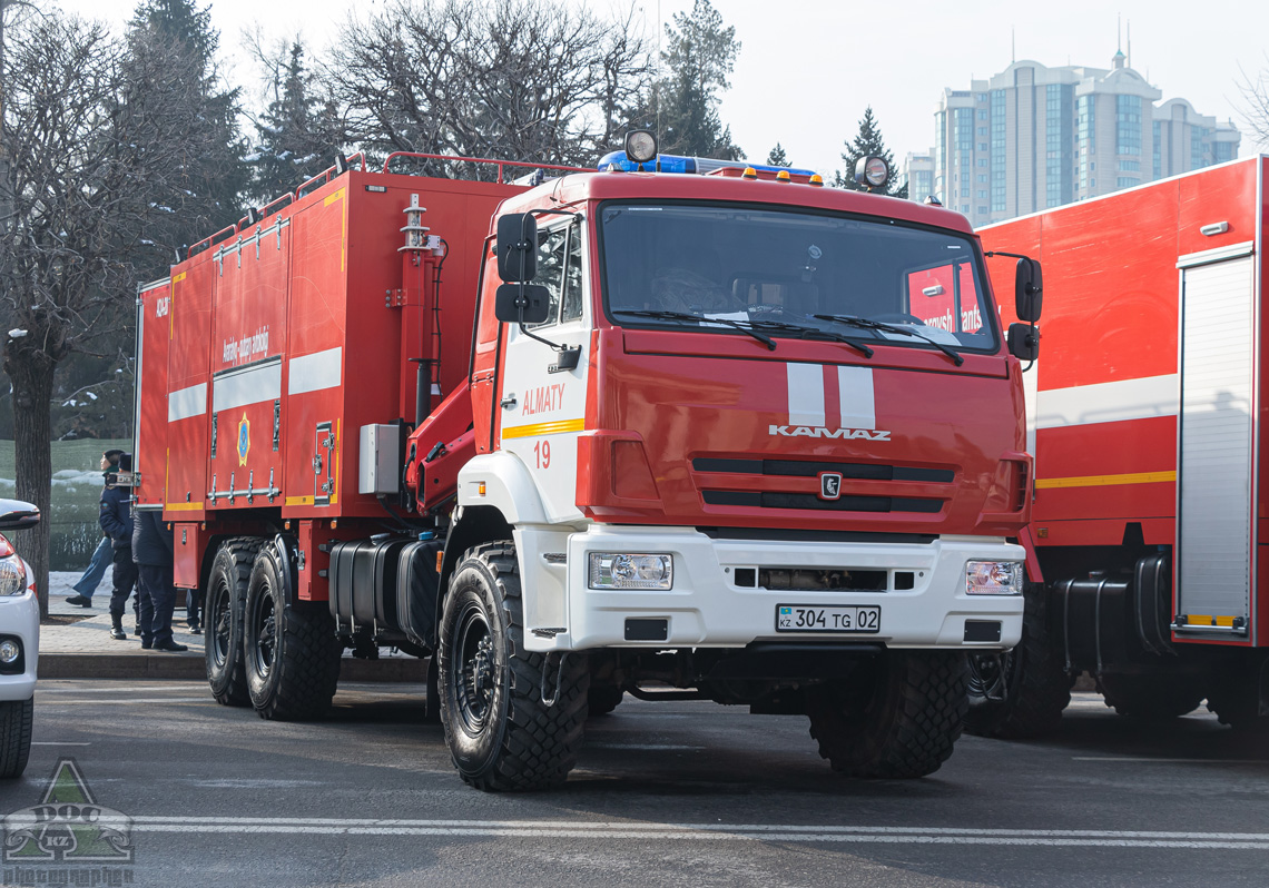 Алматы, № 304 TG 02 — КамАЗ-43118 [XWC]