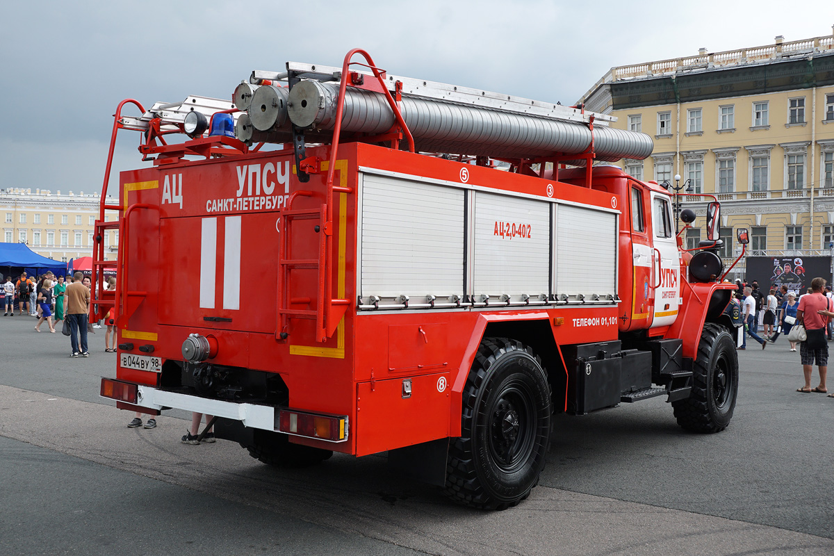 Санкт-Петербург, № В 044 ВУ 98 — Урал-43206-71