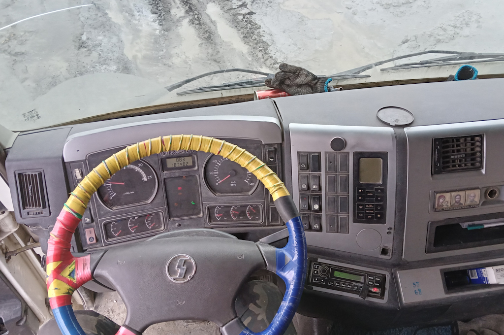 Свердловская область, № Р 505 ХХ 196 — Shaanxi Shacman F3000 SX525x