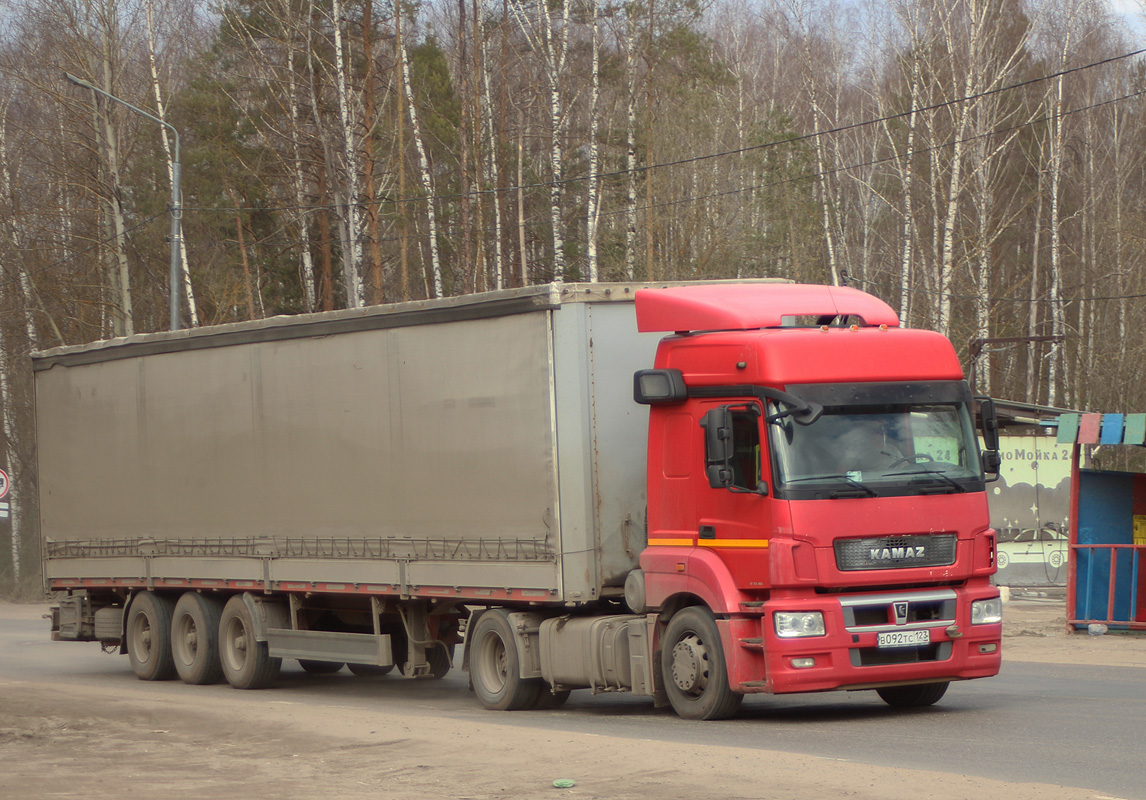 Краснодарский край, № В 092 ТС 123 — КамАЗ-5490-S5(87)
