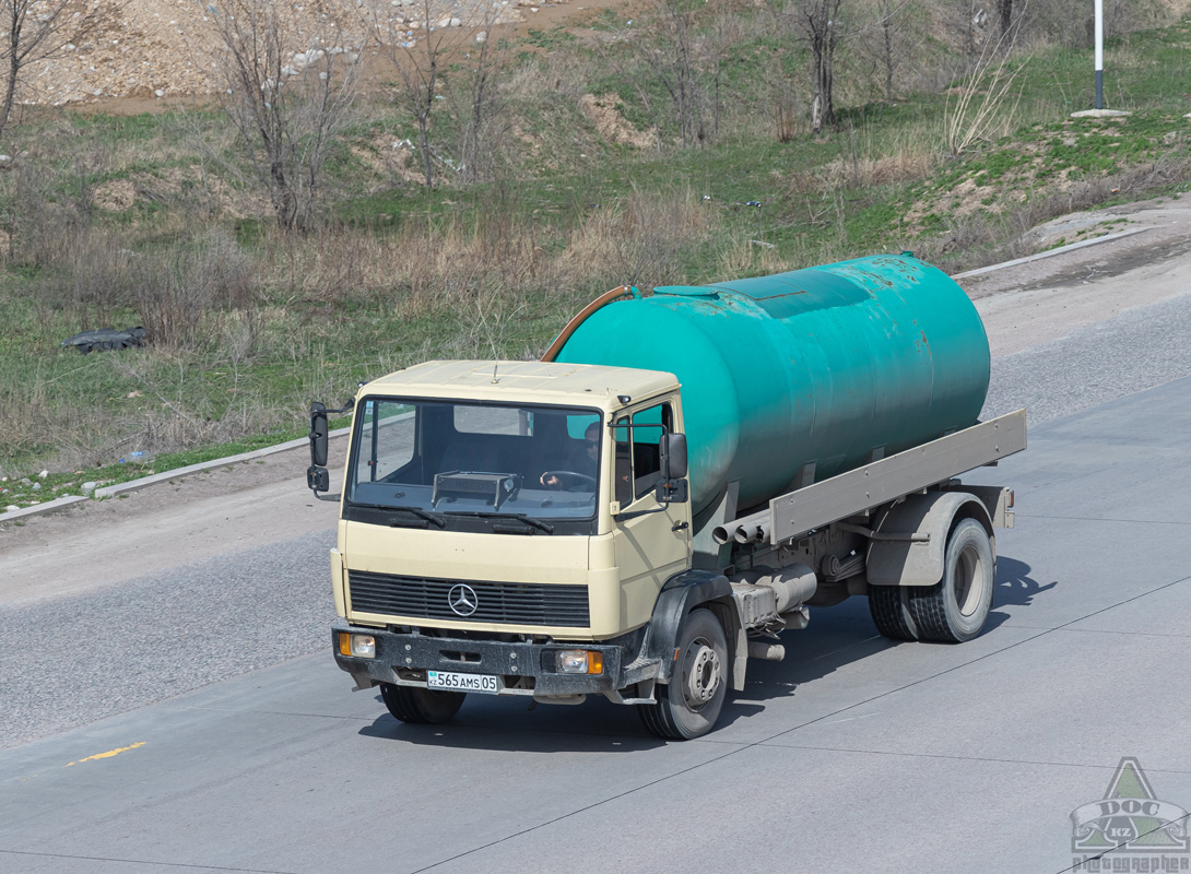 Алматинская область, № 565 AMS 05 — Mercedes-Benz LK 1520