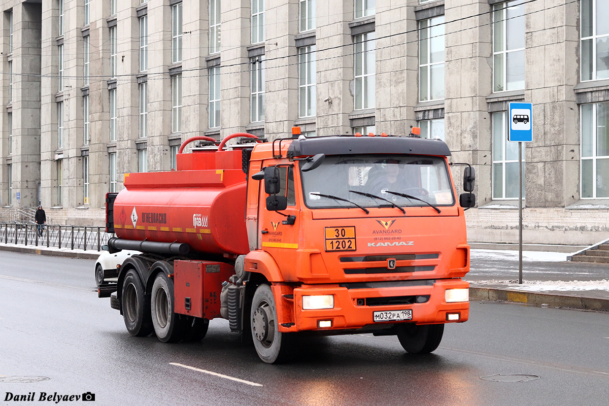 Санкт-Петербург, № М 032 РА 198 — КамАЗ-65115-A5(48)