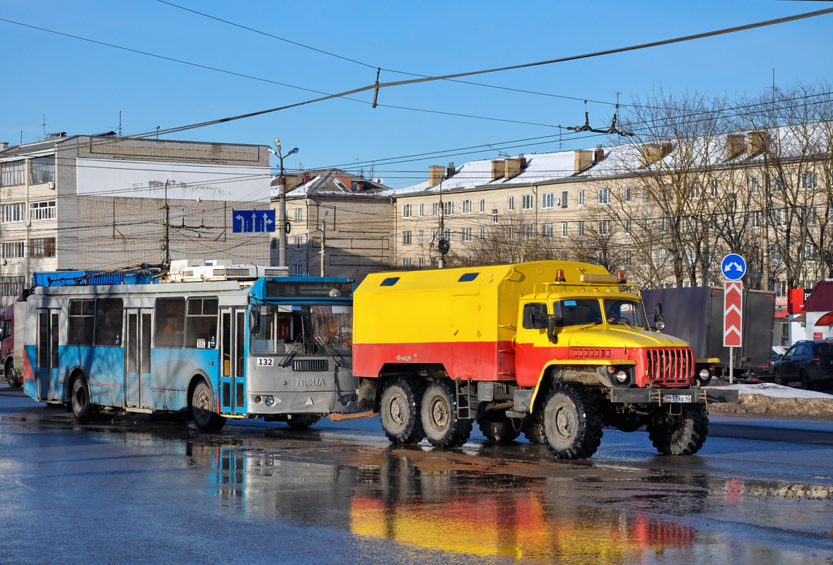 Калужская область, № М 337 УЕ 40 — Урал-43203