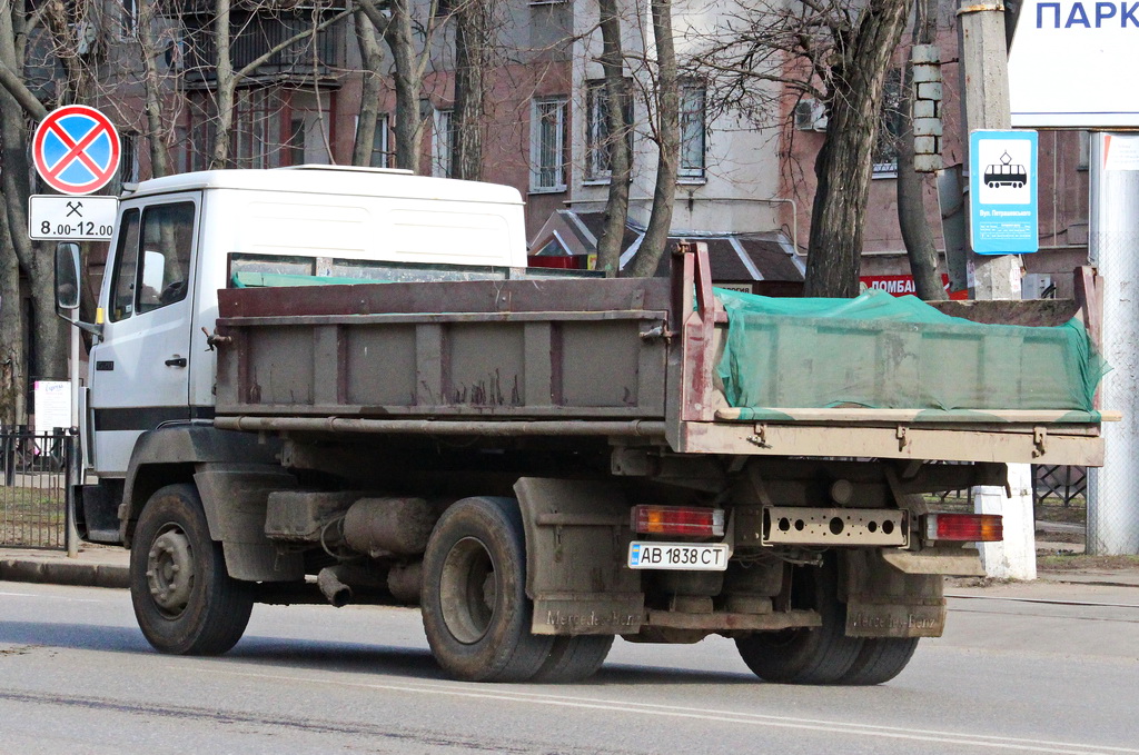 Одесская область, № АВ 1838 СТ — Mercedes-Benz LK 1520