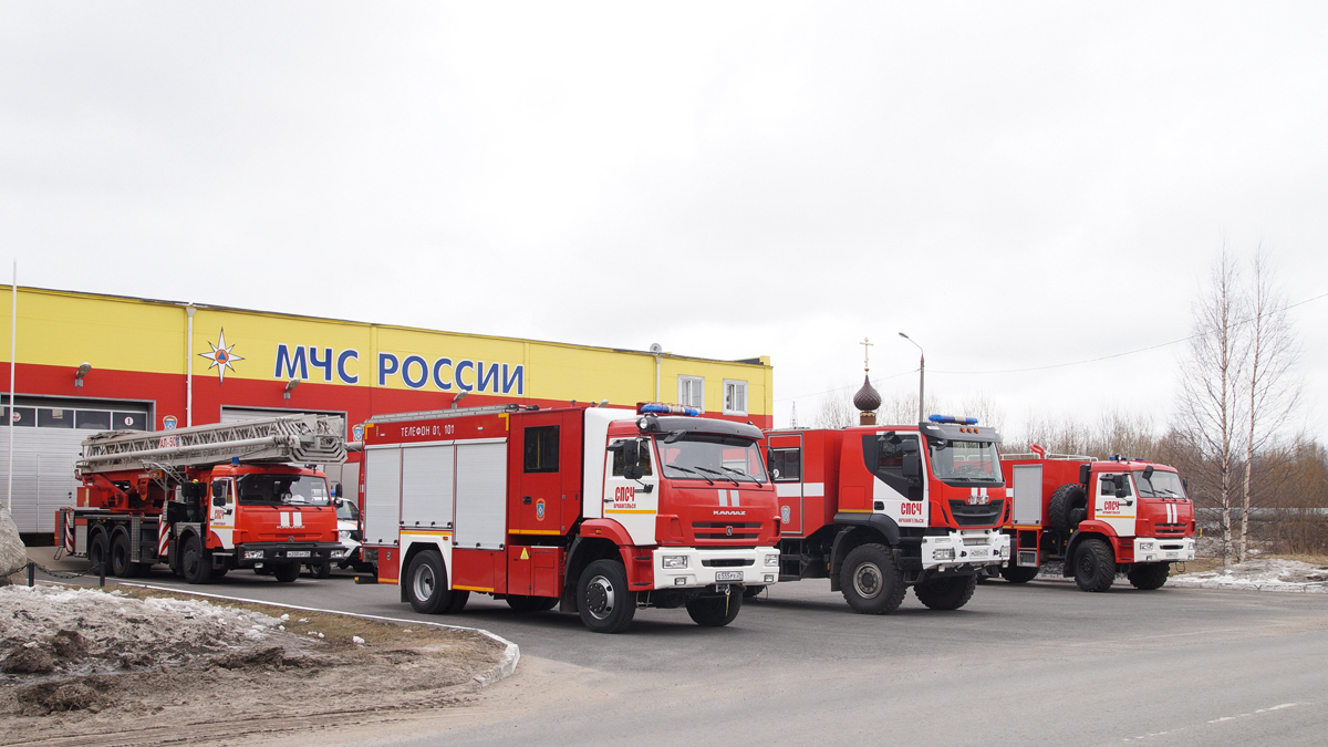 Архангельская область, № М 200 ВР 29 — КамАЗ-65115-A4(23); Архангельская область, № Е 555 РХ 29 — КамАЗ-43265-D5(66); Архангельская область — Разные фотографии (Автомобили)
