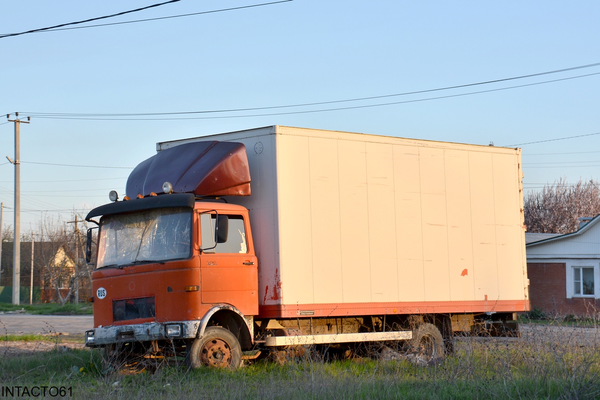 Ростовская область, № Т 604 РЕ 161 — Mercedes-Benz LP (общая модель)