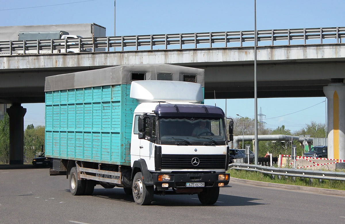 Жамбылская область, № 635 XBZ 08 — Mercedes-Benz LK 1324