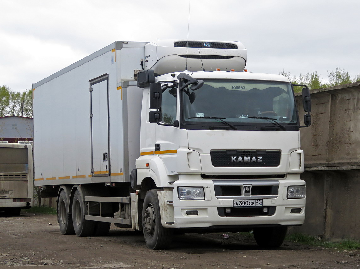 Кировская область, № А 300 СК 43 — КамАЗ-65207-S5(87)