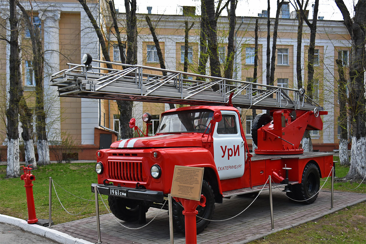 Свердловская область, № 19-61 СФФ — ГАЗ-52-01 (ГАЗ-52А); Свердловская область — Автомобили на постаментах; Техника на постаментах, памятники (Свердловская область)