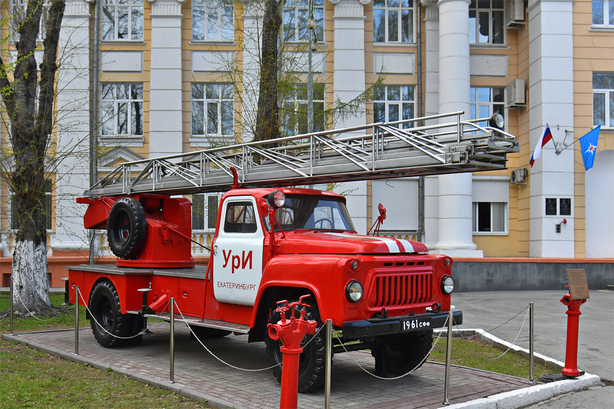 Свердловская область, № 19-61 СФФ — ГАЗ-52-01 (ГАЗ-52А); Свердловская область — Автомобили на постаментах; Техника на постаментах, памятники (Свердловская область)