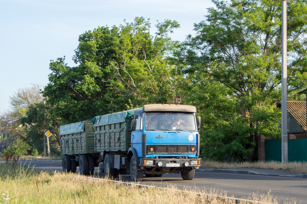 Краснодарский край, № В 037 ХМ 23 — МАЗ-53371