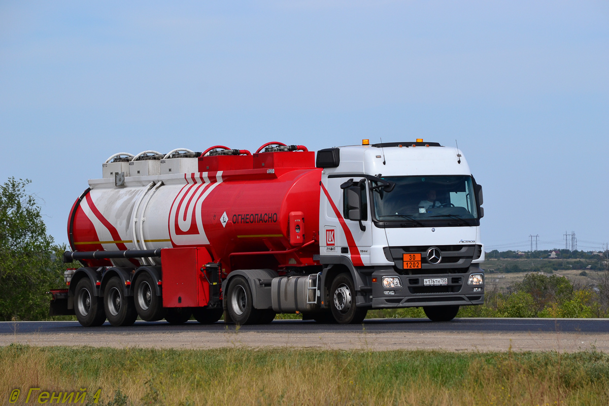 Волгоградская область, № У 176 ТН 750 — Mercedes-Benz Actros '09 1844 [Z9M]