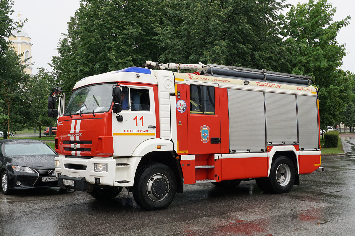 Санкт-Петербург, № Е 813 РЕ 198 — КамАЗ-43265-5H(56)