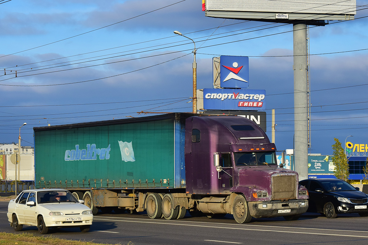 Астраханская область, № Е 677 НМ 30 — Freightliner FLD 120