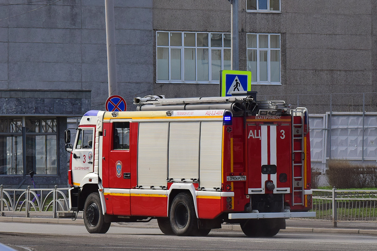 Свердловская область, № С 390 КР 196 — КамАЗ-5387-RF(08) [53870F-R]