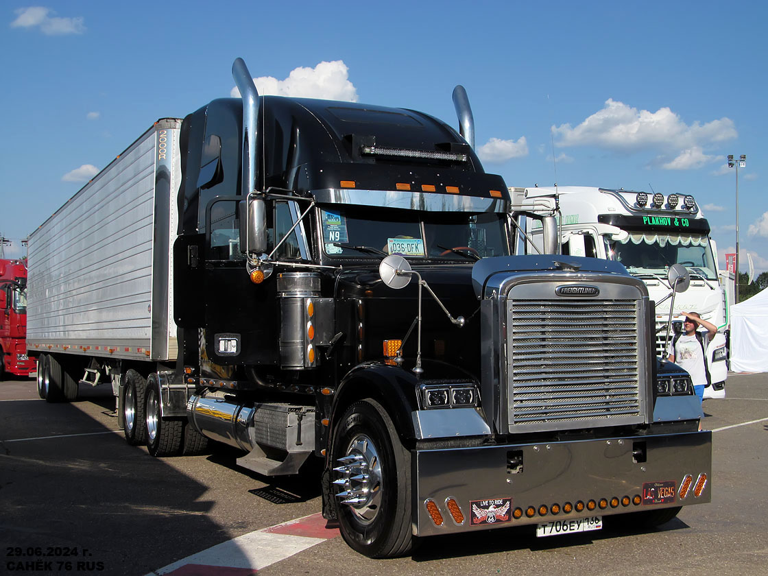 Воронежская область, № Т 706 ЕУ 136 — Freightliner FLD 132 Classic XL; Московская область — Фестиваль TruckDay 2024