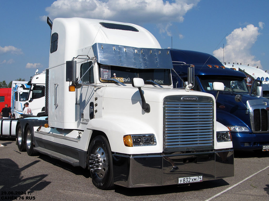 Челябинская область, № У 832 ХМ 74 — Freightliner FLD 120; Московская область — Фестиваль TruckDay 2024